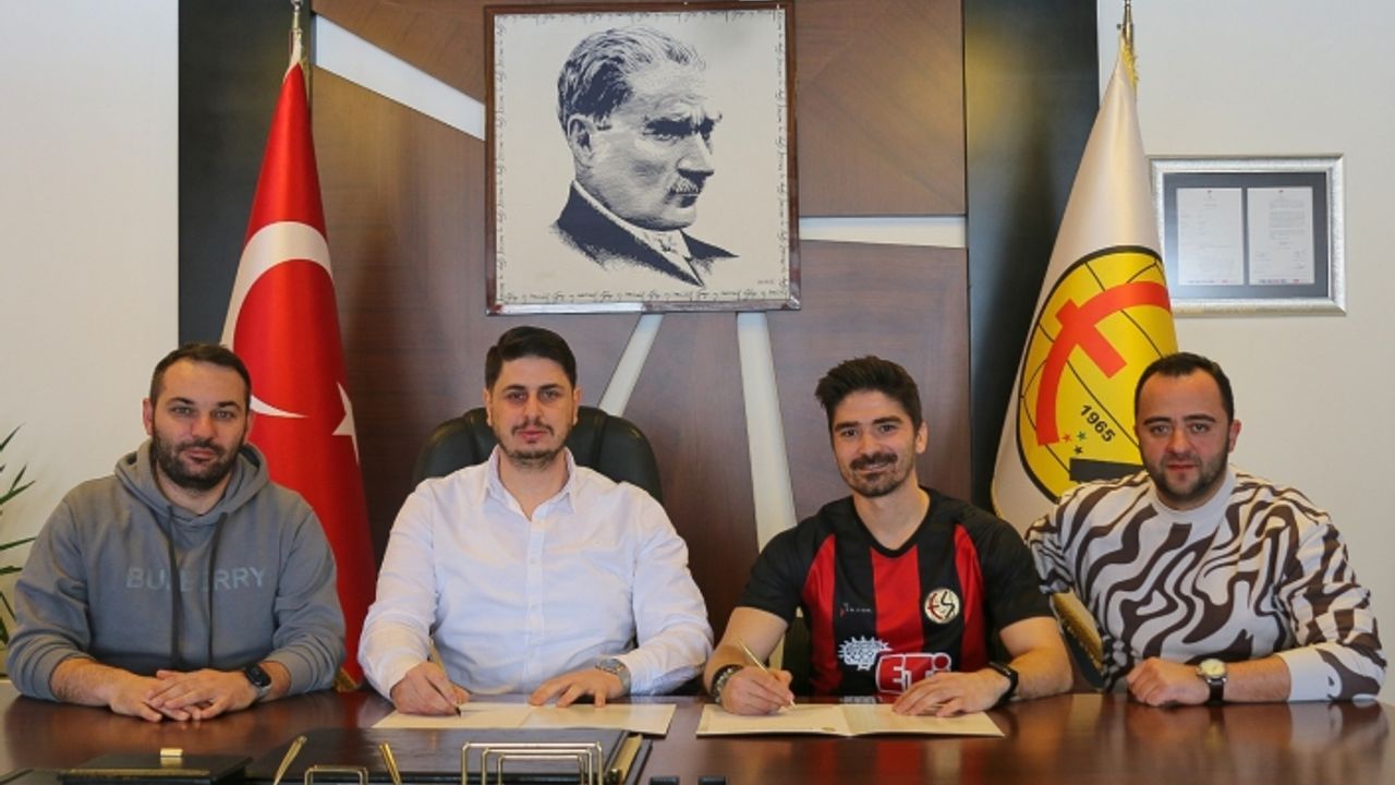 Eskişehirspor 3 futbolcuyu daha renklerine bağladı