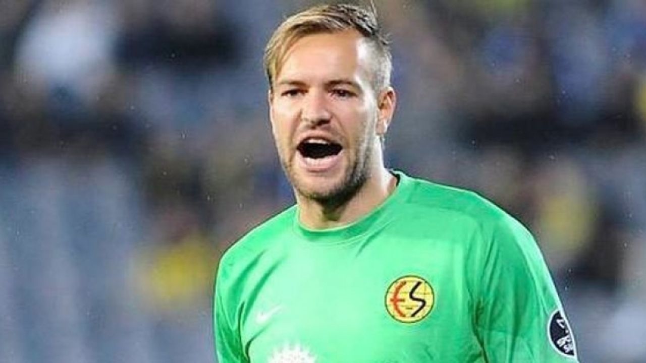 Eskişehirspor'da forma giyen başarılı kaleci futbolu bıraktı