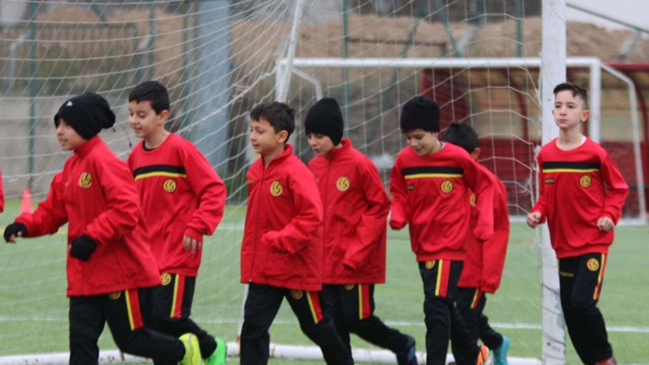 Eskişehirspor'dan depremzede çocuklara büyük destek