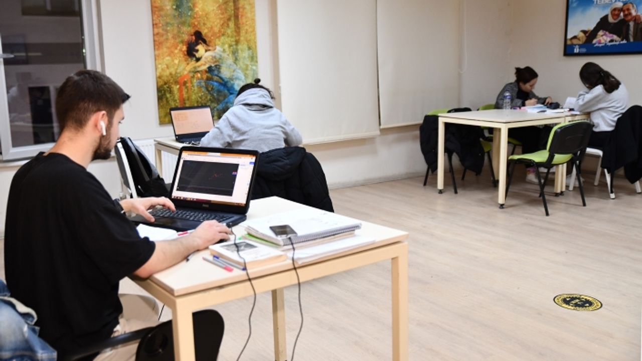 Gençlik Merkezleri uzaktan eğitim döneminde de gençlere hizmet veriyor