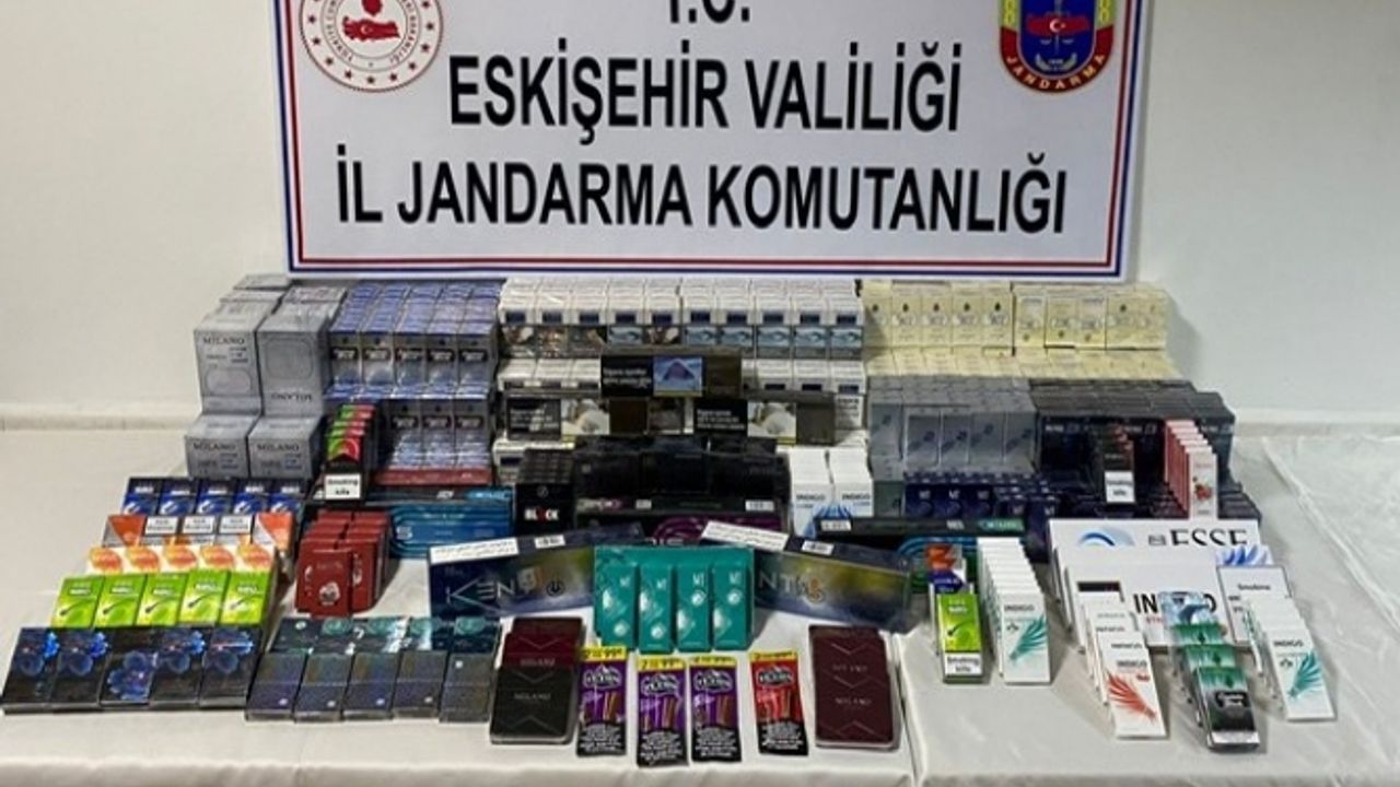 Jandarma yüzlerce paket kaçak sigara ele geçirdi