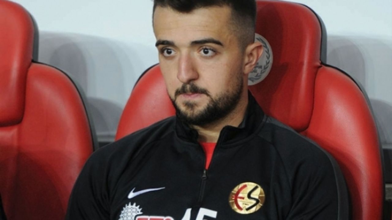 Melih Ağa'dan açıklama; " Eskişehirspor ile 3 farklı davam bulunmaktadır"