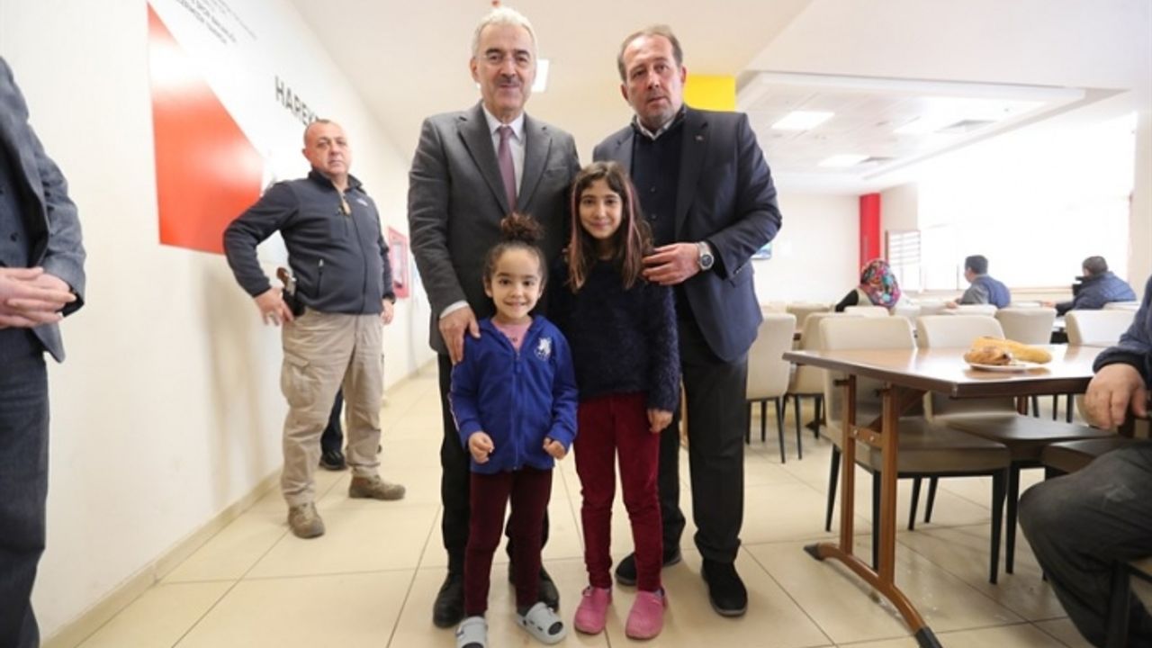 Vali Erol Ayyıldız'dan KYK yurdundaki depremzedelere ziyaret