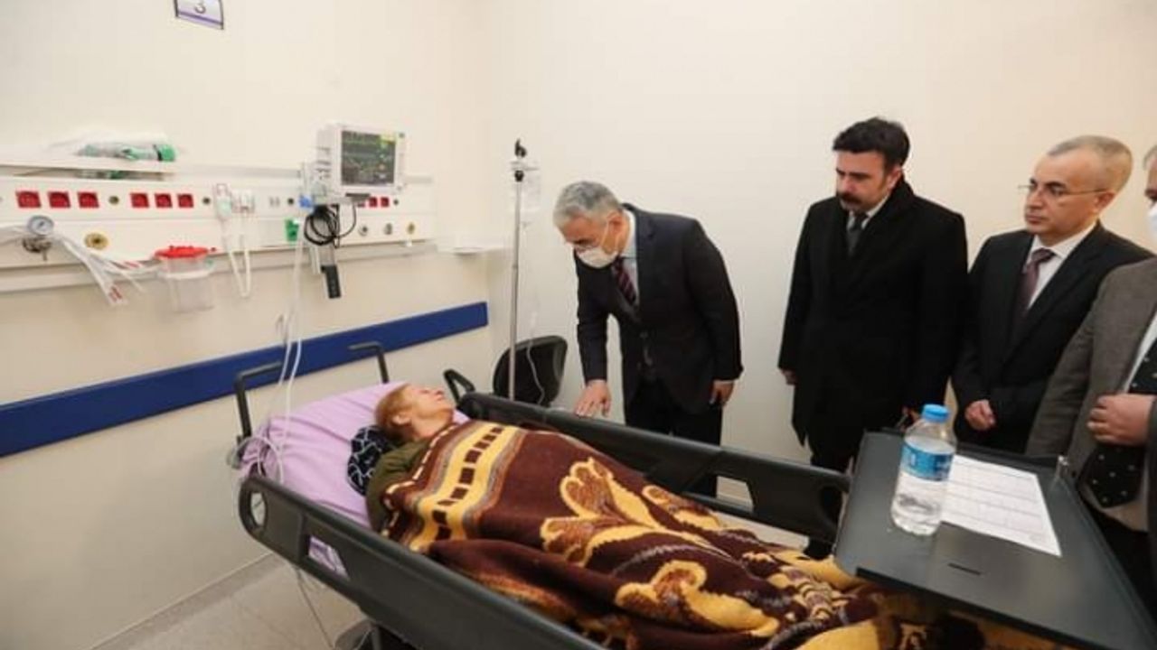 Vali Erol Ayyıldız depremzedeleri ziyaret etti