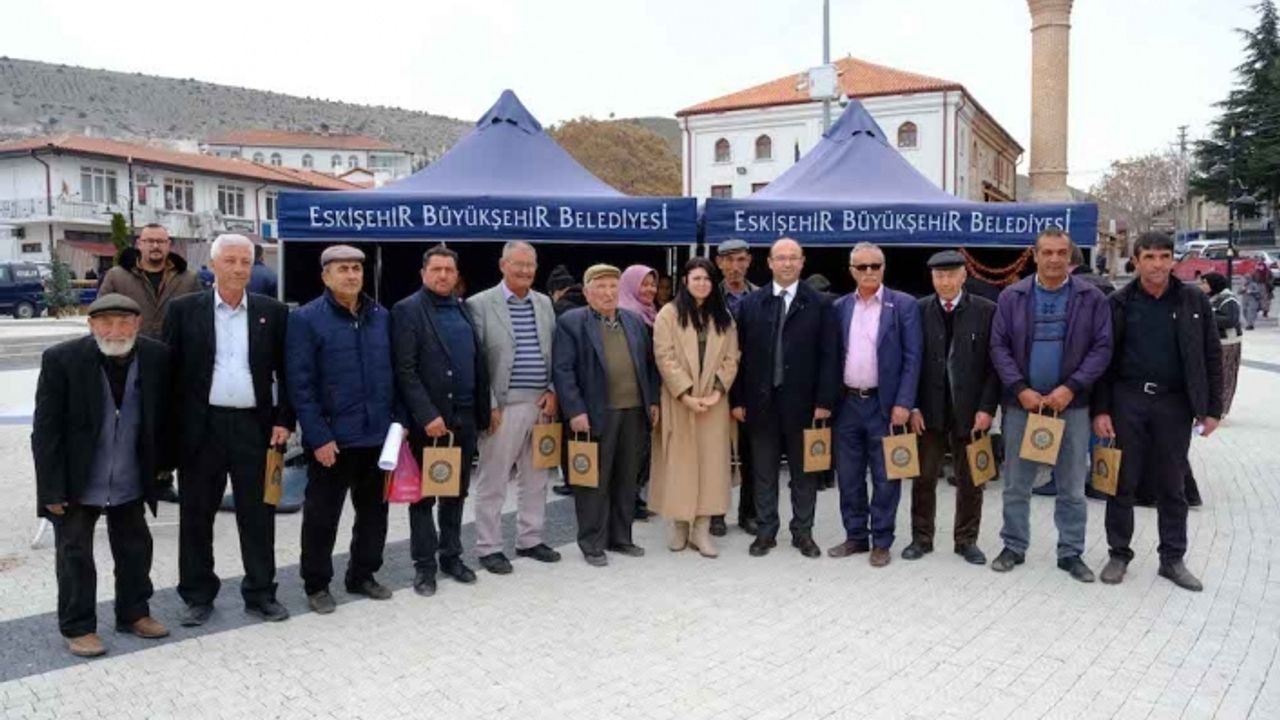 Yerli tohumlar Seyitgazi ve Beylikova'da üreticilerle buluştu