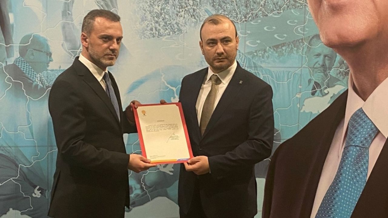 AK Parti ilçe başkanları Emre Aydın ve Ümit Sezer oldu