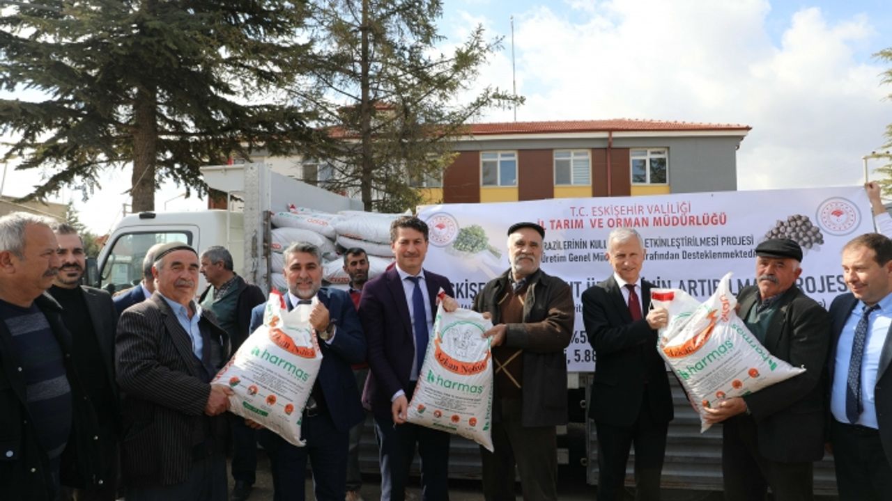 Alpu'da üreticisine yüzde 50 hibeli nohut tohum desteği