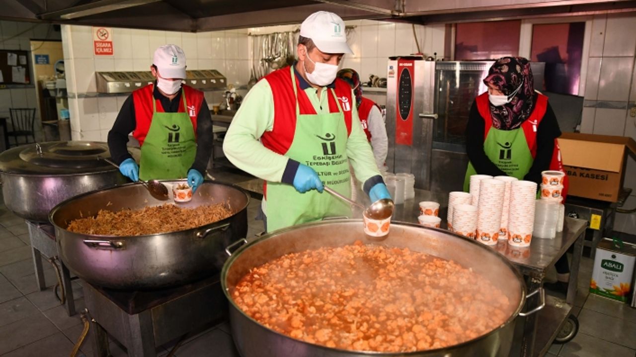 Dayanışma ve yardımlaşmanın huzuru Tepebaşı'nda yaşanıyor