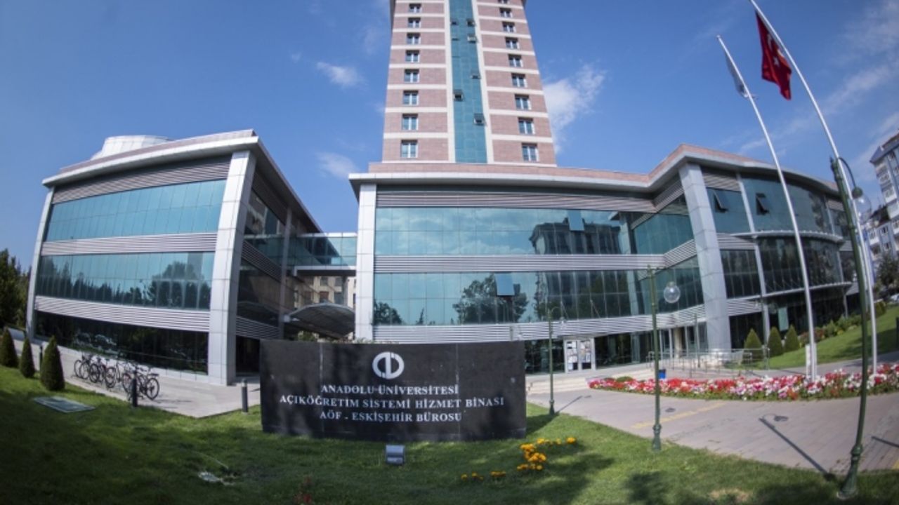 Doç. Dr. Bozkurt'a İrlanda'da "En iyi makale" ödülü verildi