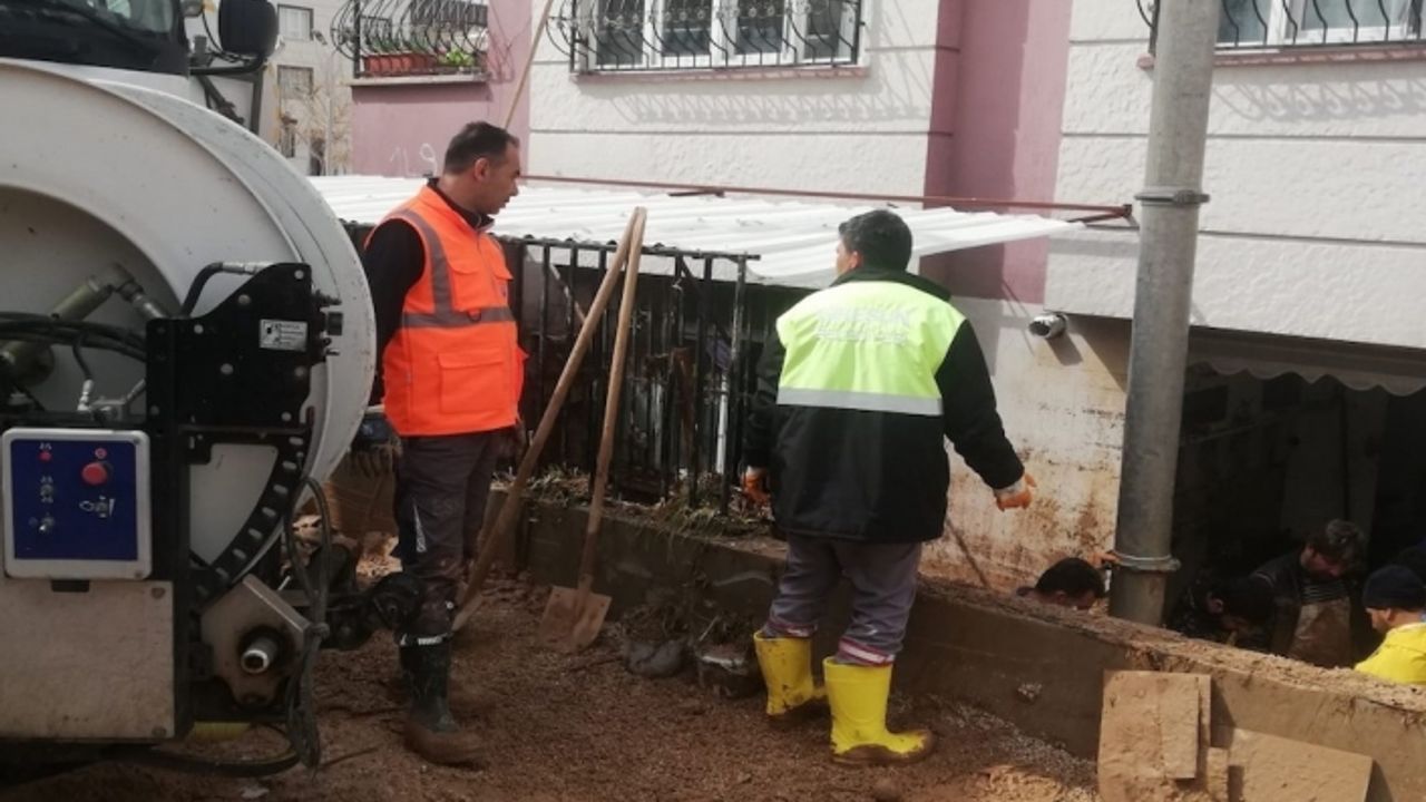 ESKİ ekipleri sel felaketinin yaşandığı Şanlıurfa'da