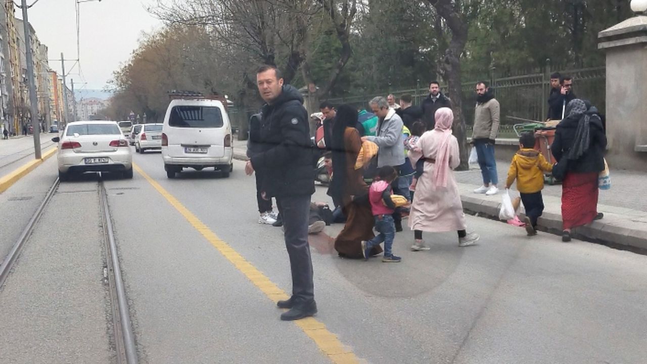 Eskişehir'de otomobil yaşlı adama çarptı