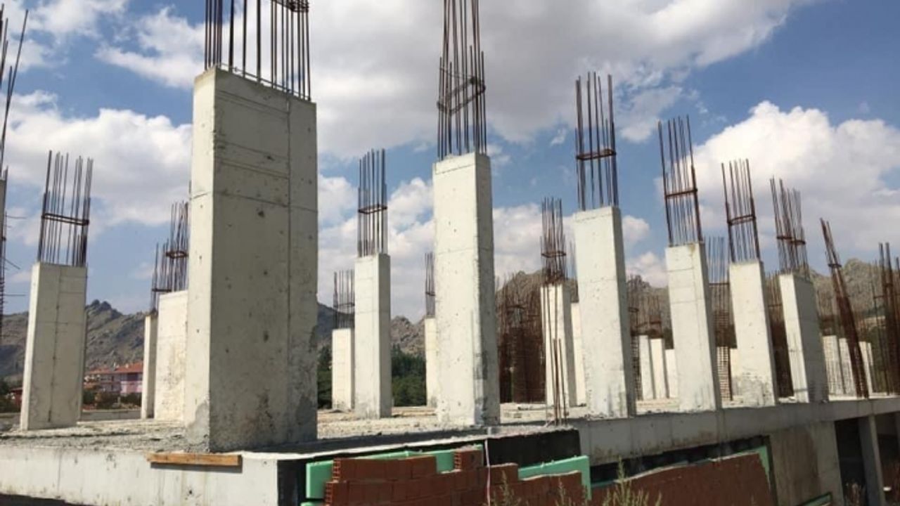Sivrihisar Devlet Hastanesi inşaatı kaderine terk edildi