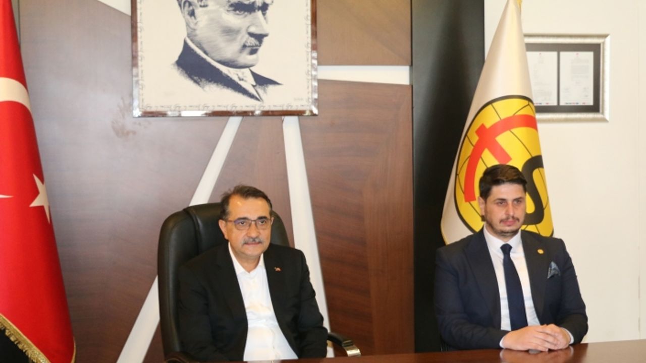 Bakan Dönmez Eskişehirspor'u ziyaret etti
