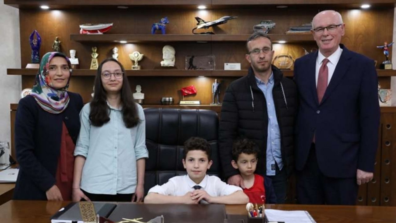 Başkan Kurt makamını Muhammed Eren'e bıraktı