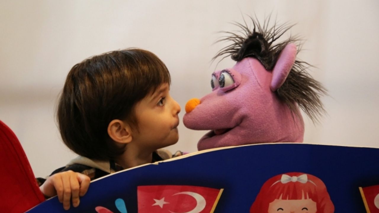 Çocuklar Şehir Tiyatroları'nın oyunlarıyla mutlu oldu