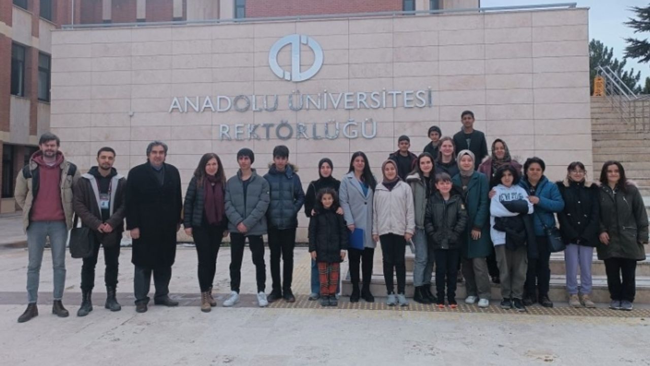 Depremzede çocuklara Anadolu Üniversitesi Yunus Emre Kampüsü turu