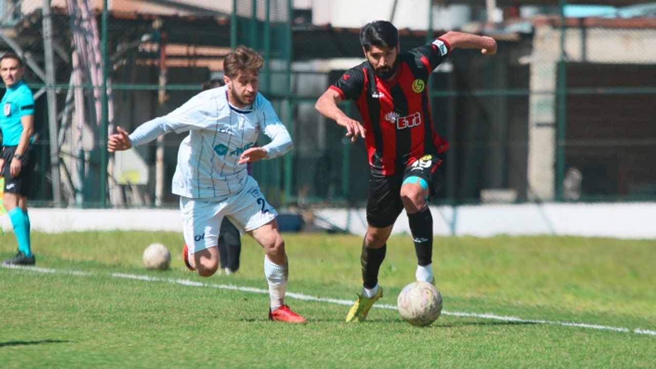 Es Es beraberlikle ligdeki yerini korudu! Eskişehirspor 3-3 Yomraspor