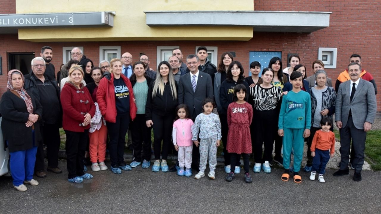 Özgür Özel Tepebaşı'nın konuğu depremzedeleri ziyaret etti