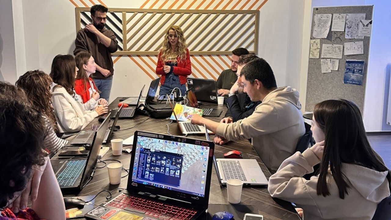 Eskişehir'de 19 Mayıs temalı kolaj atölyesi