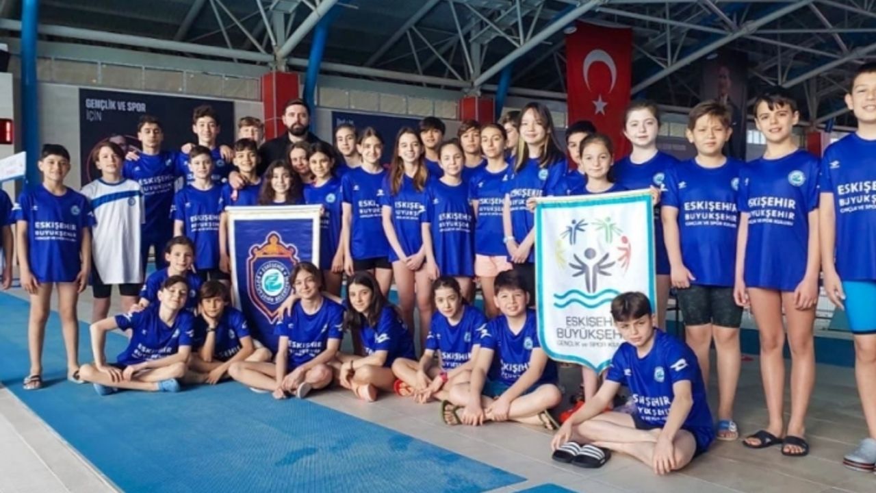 Eskişehir'in yüzücüleri yarışlara damga vurdu
