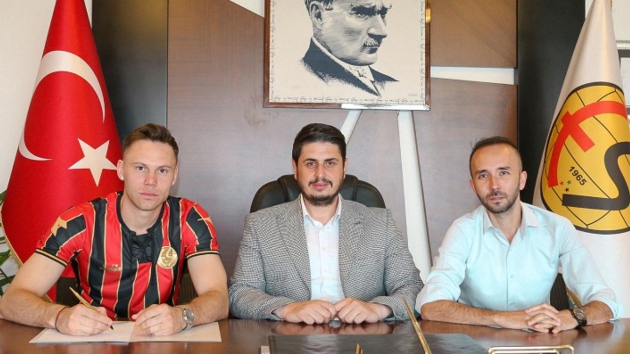 Eskişehirspor iki ismi renklerine bağladı