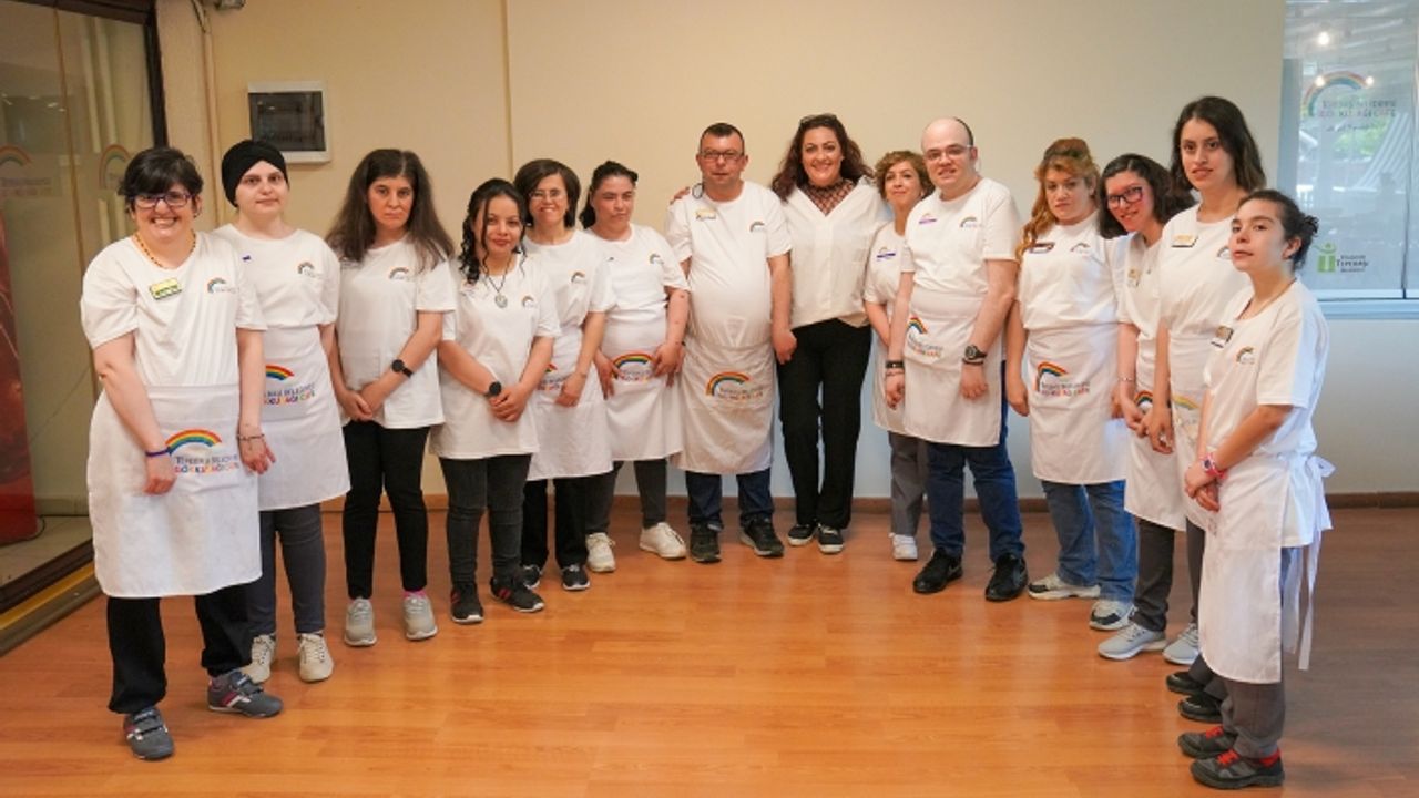 Gökkuşağı Kafe özel bireyleri topluma kazandırıyor