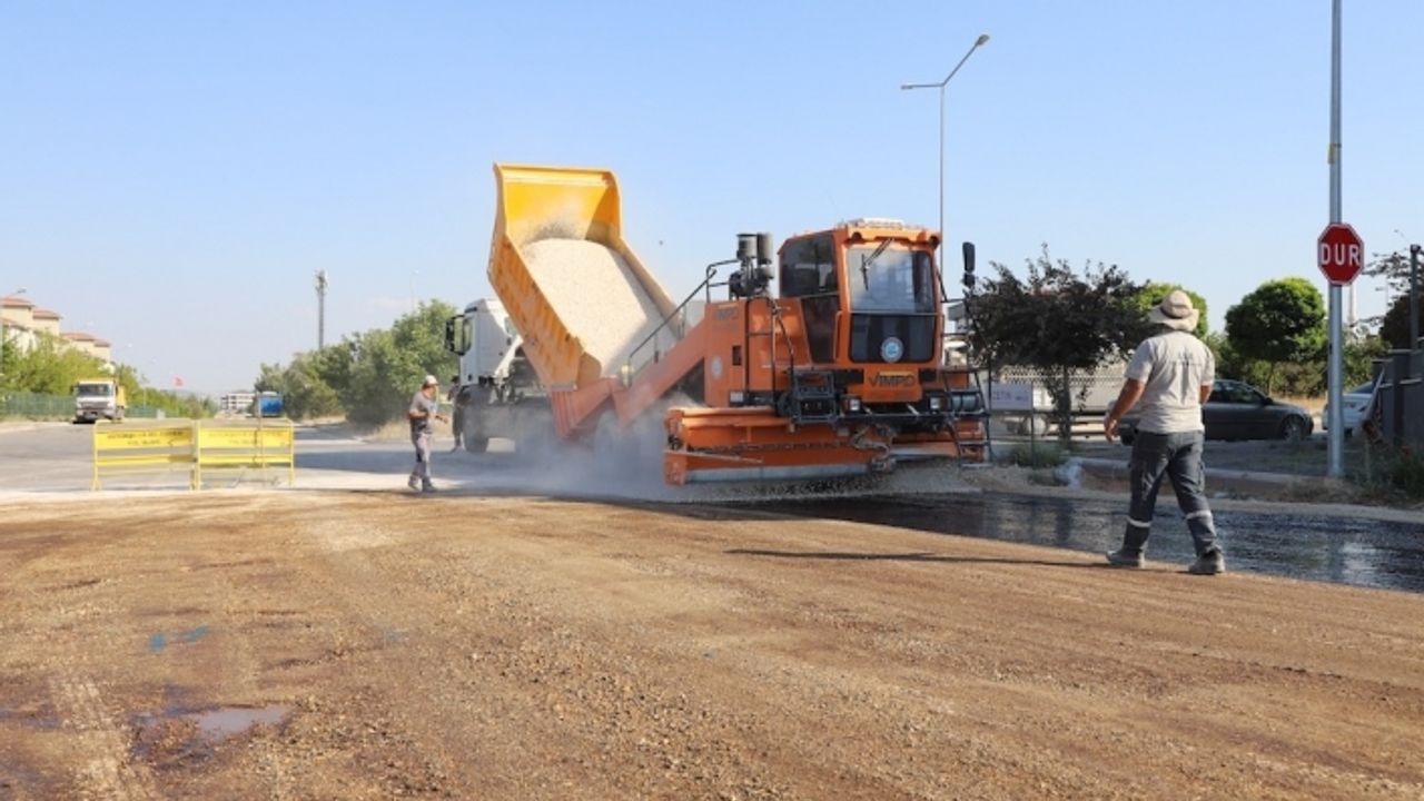 Kırsal yolları yenileme çalışmaları sürüyor