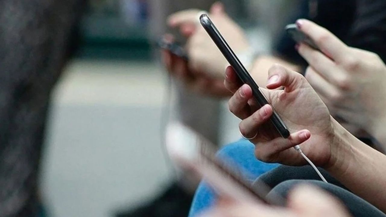 Öğrencilere vergisiz telefon satışının detayları belli oldu!