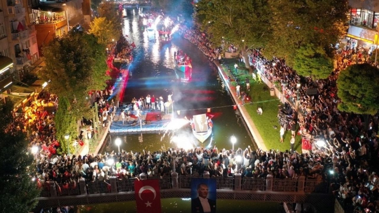 Zafer Bayramını Fener Alayı aydınlatacak