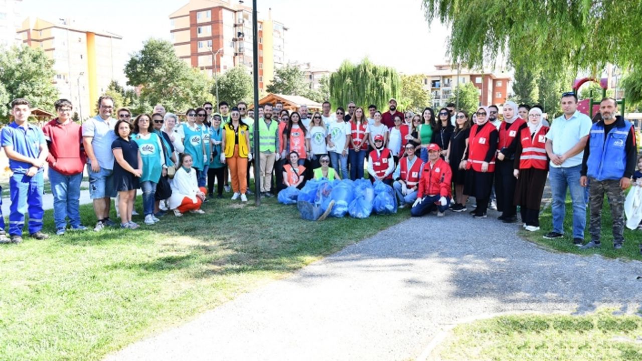 Eş zamanlı temizlik etkinliğine Tepebaşı da katıldı