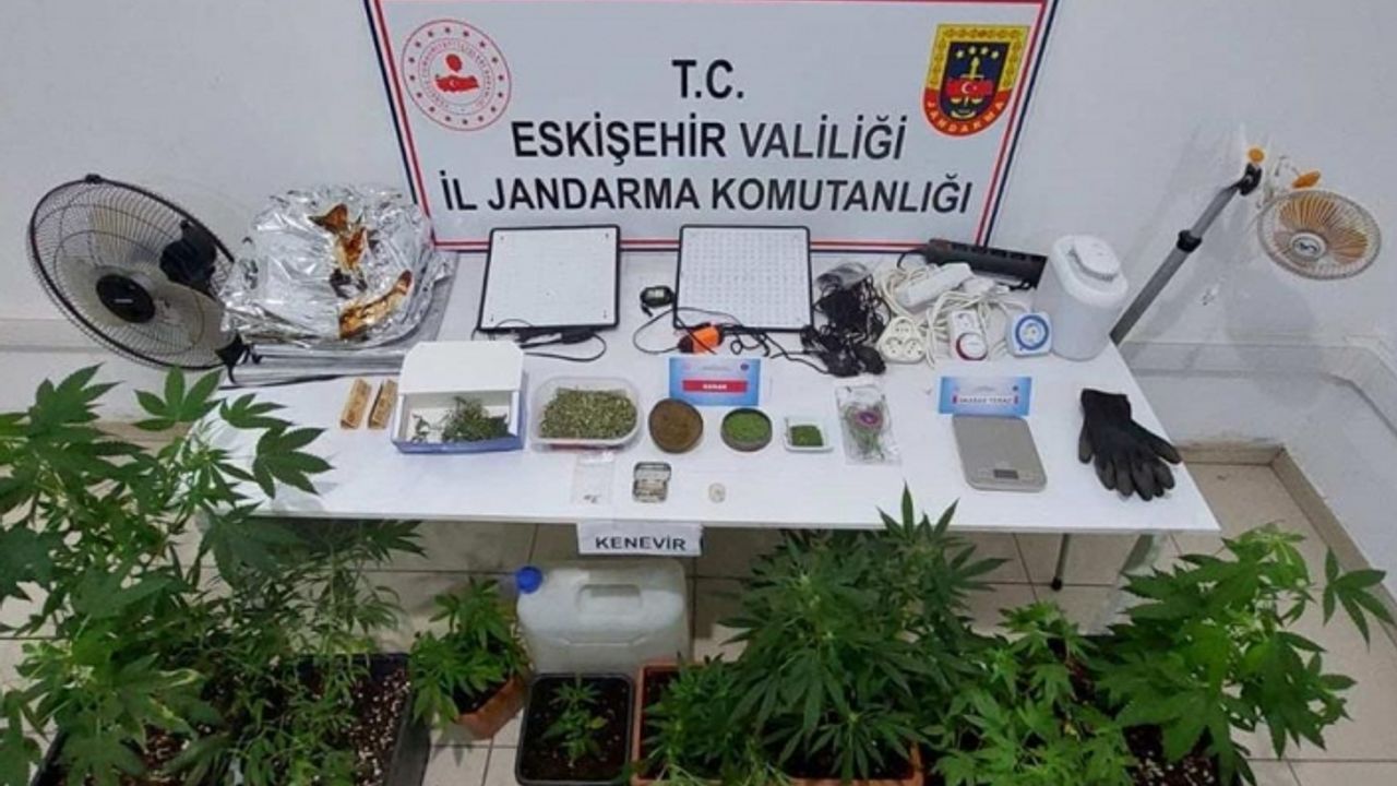 Eskişehir'de uyuşturucu operasyonları sürüyor