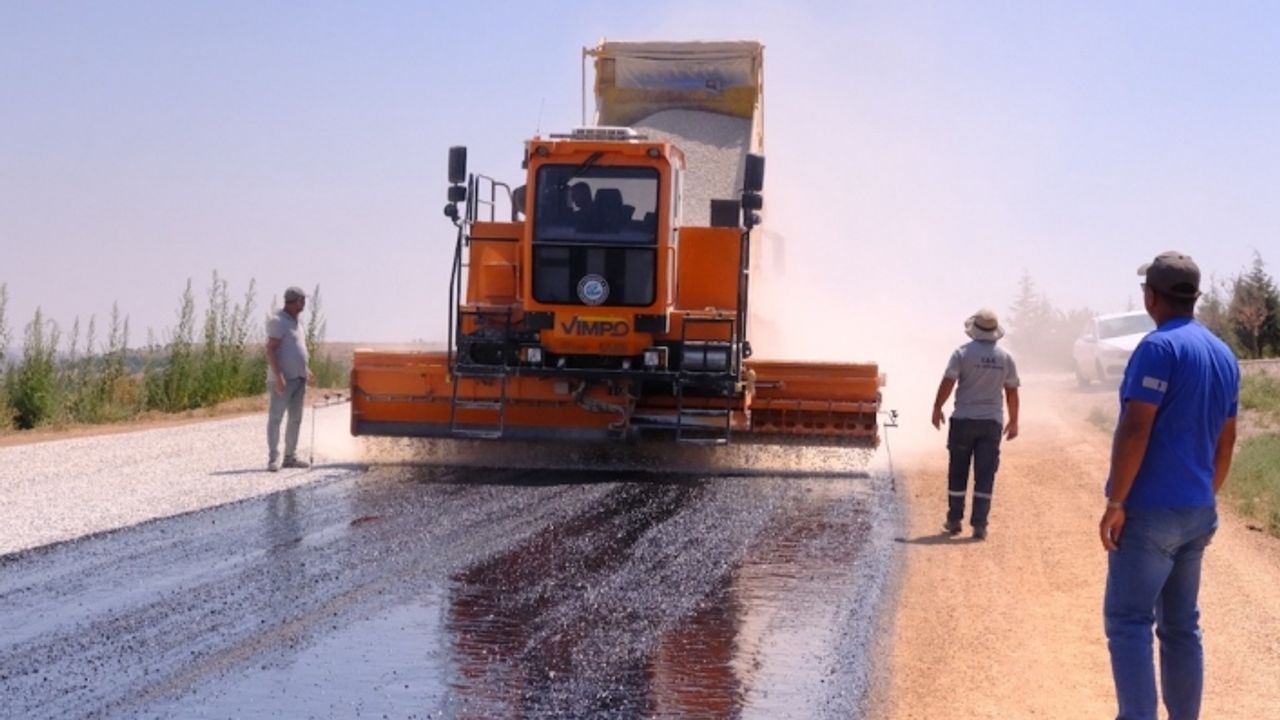 Kırsal mahalle yolları bir bir yenileniyor