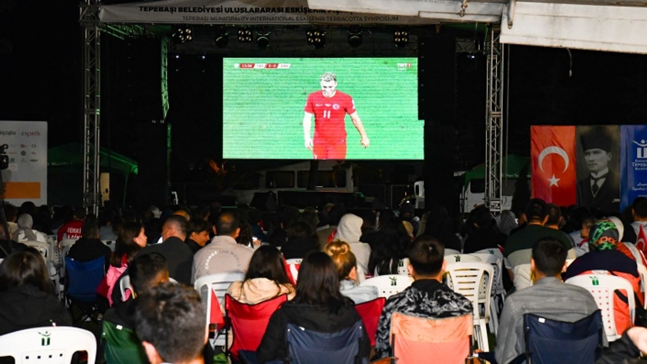 Milli Maç ruhu Tepebaşı'nda yaşandı