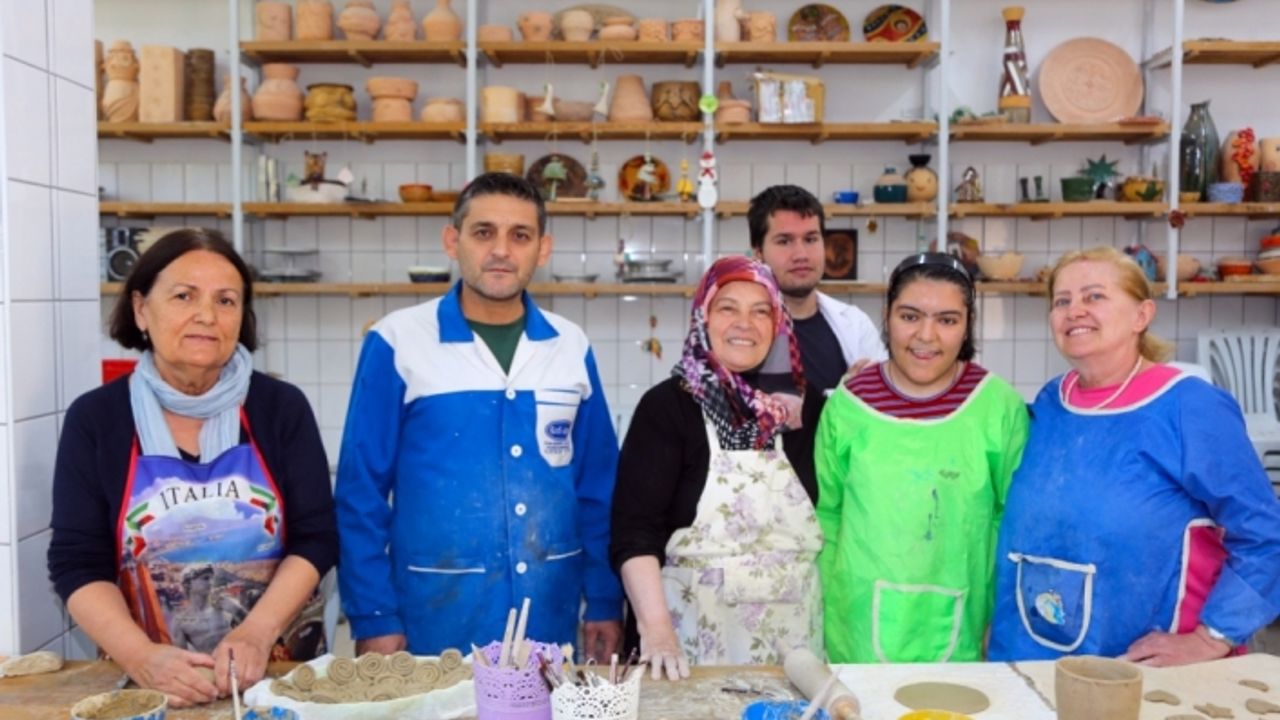 Sağlıklı Yaş Alma Okulu öğrencileri mutluluklarını paylaştı