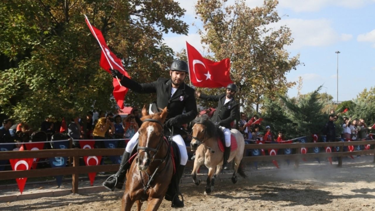 100'üncü Yıl gösterilerine büyük ilgi