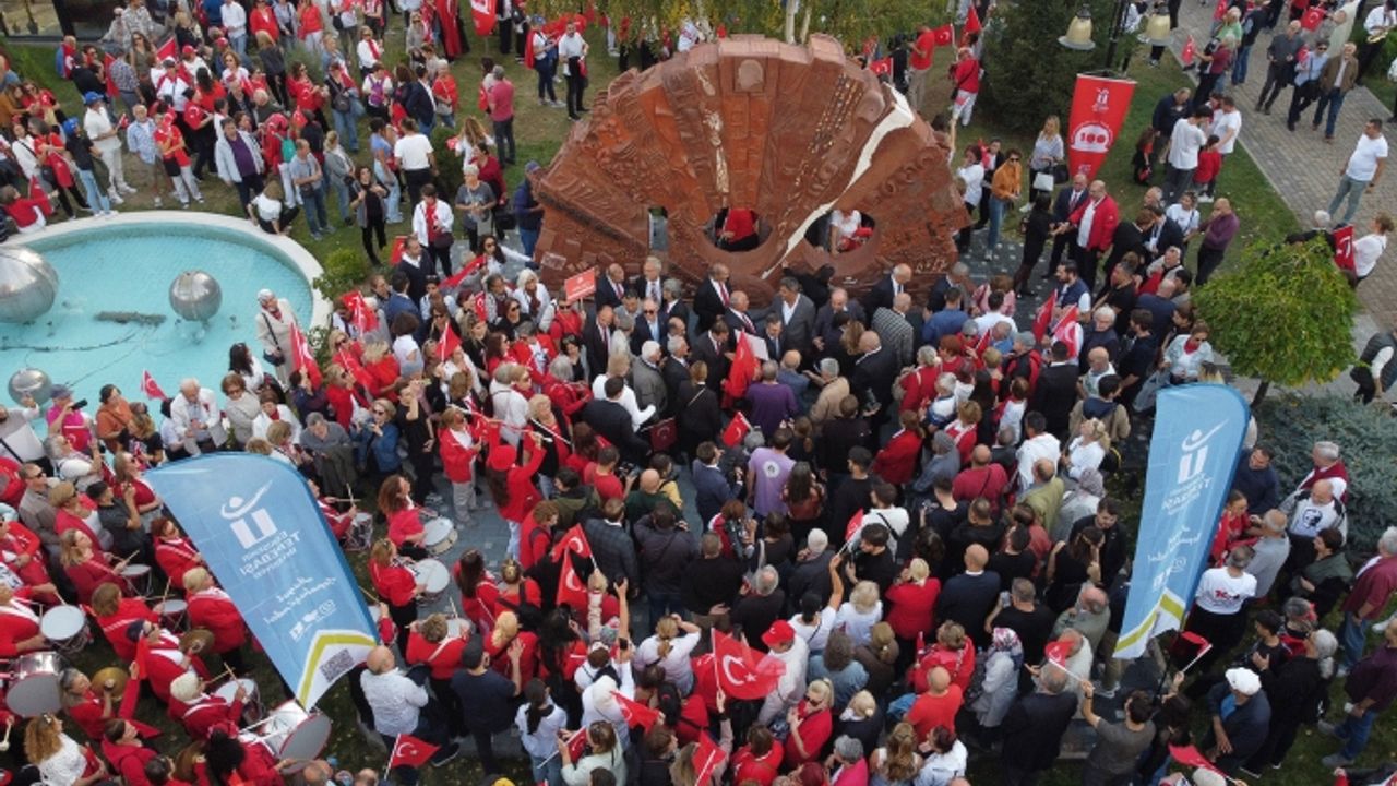 100. Yıl Cumhuriyet Anıtı törenle açıldı