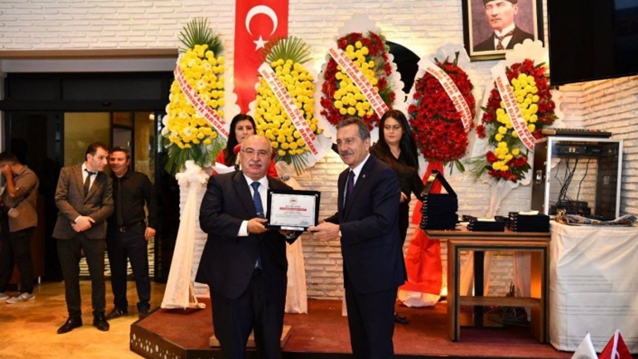 Ahmet Ataç Yılın En Başarılı Belediye Başkanı seçildi