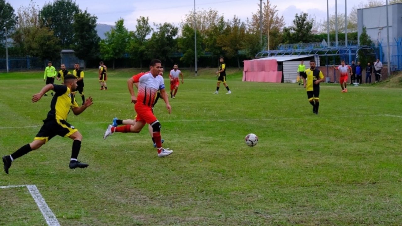 Cumhuriyet Kupası Belediye Çalışanları Futbol Turnuvası hızlı başladı