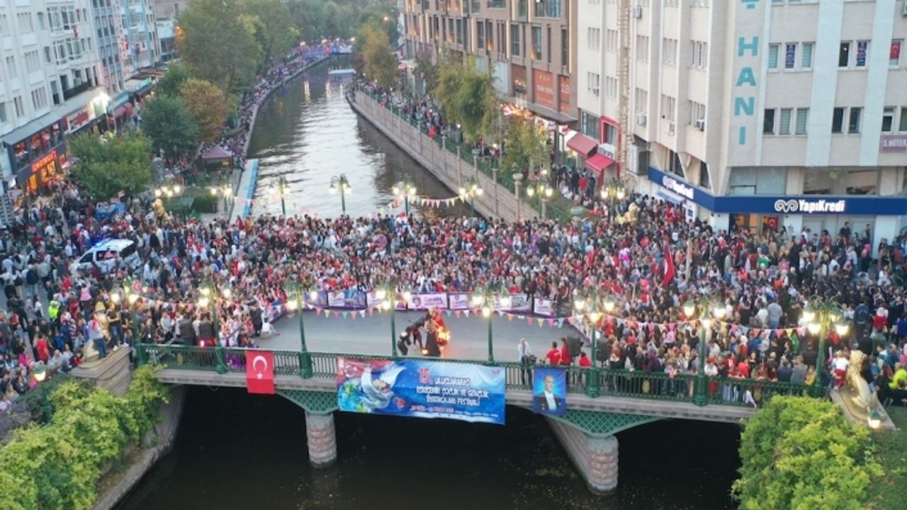 Eskişehir Çocuk ve Gençlik Tiyatroları Festivali'ne görkemli açılış