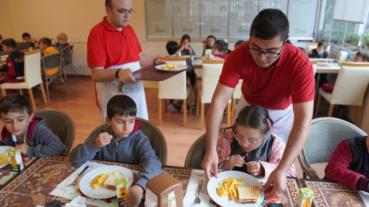 Gökkuşağı kafeler ilgi görüyor
