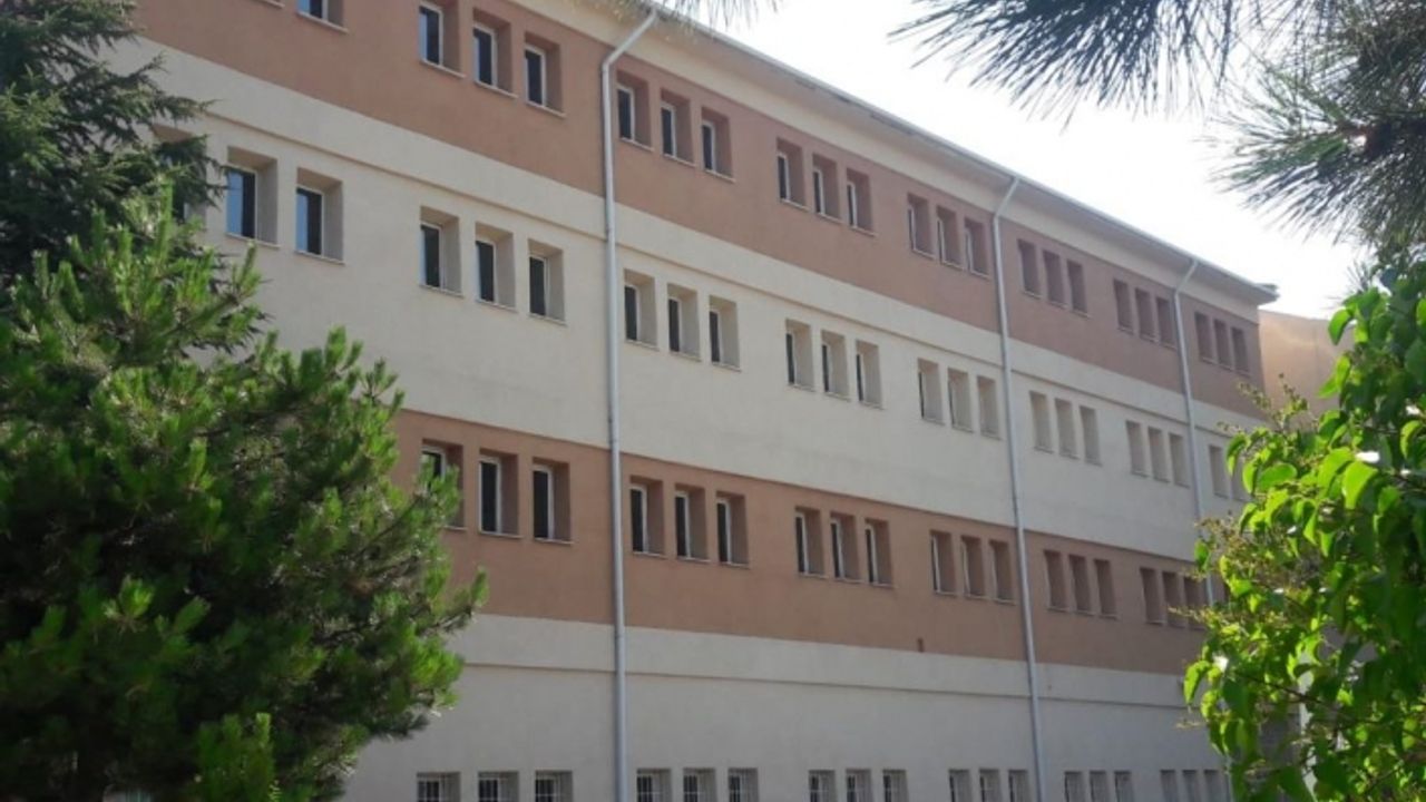 Lisede bıçaklı kavga! 1 öğrenci yaralandı