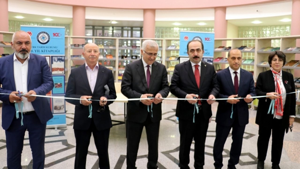 Türk Tarih Kurumu Başkanı Prof. Dr. Özgen öğrenci ve akademisyenlerle buluştu