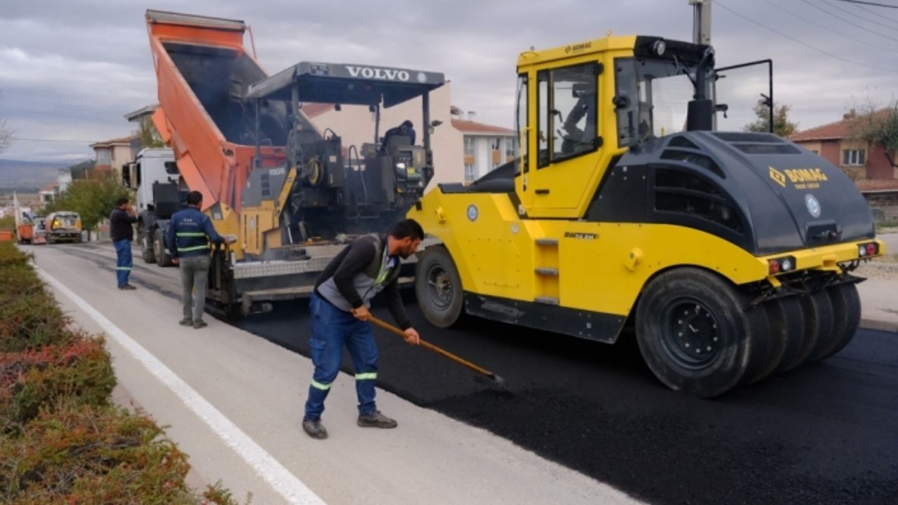 71 Evler ve Emek'te sıcak asfalt çalışması