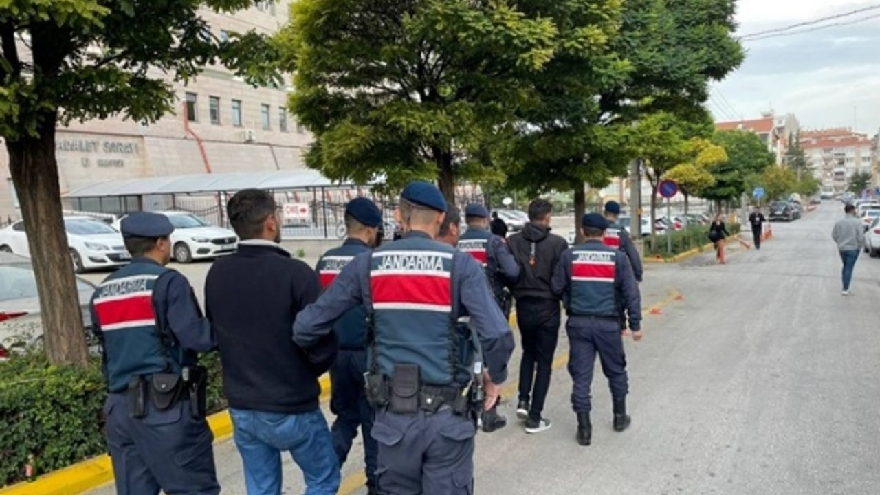 Ailece tefecilik yapıyorlardı! Yakayı ele verdiler