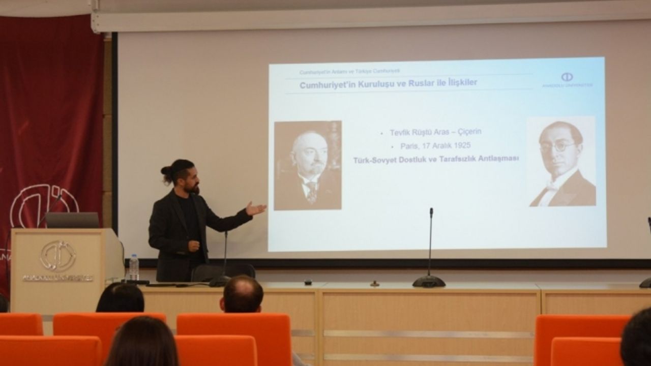 AÜ'de Cumhuriyetin Anlamı ve Türkiye Cumhuriyeti Konferansı