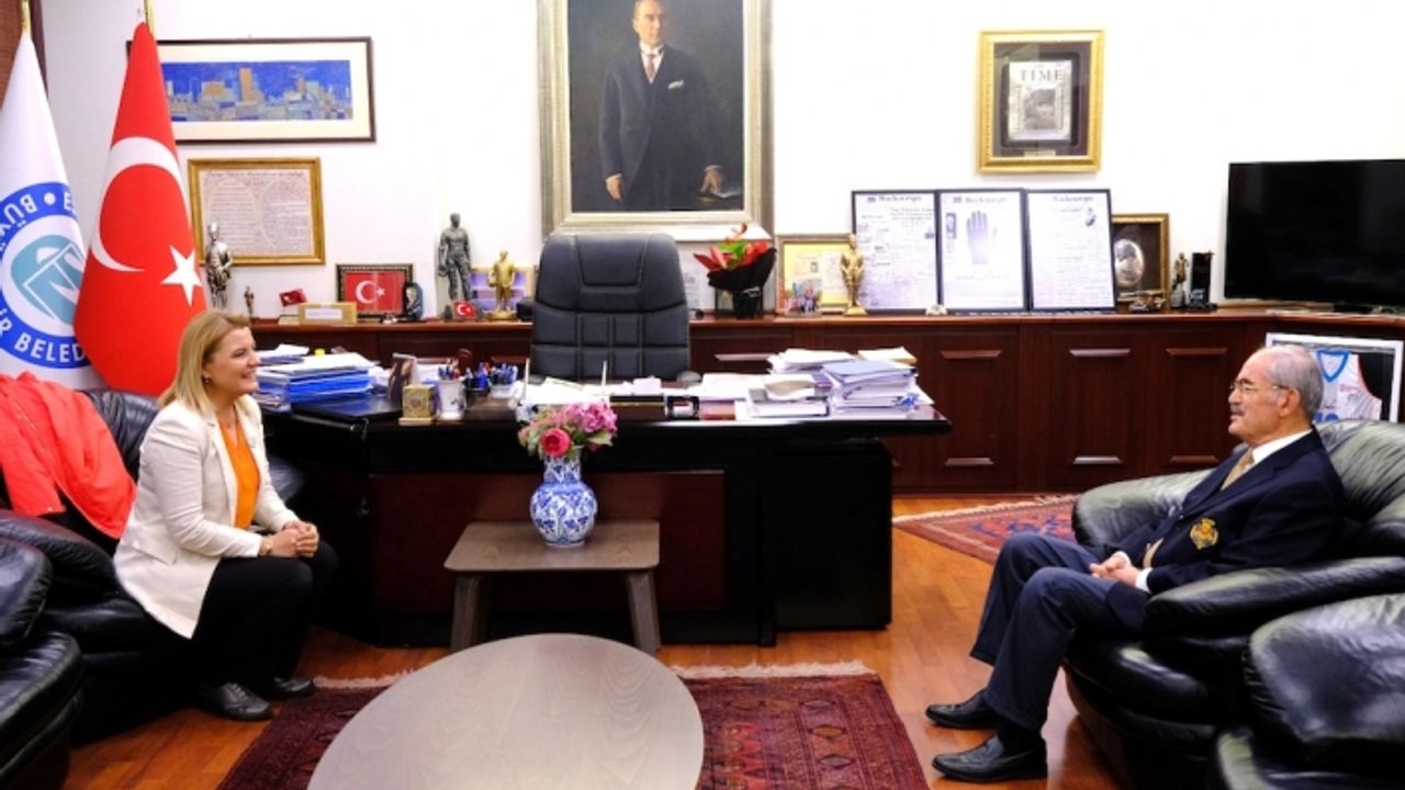 Başkan Hürriyet'ten Yılmaz Büyükerşen'e ziyaret