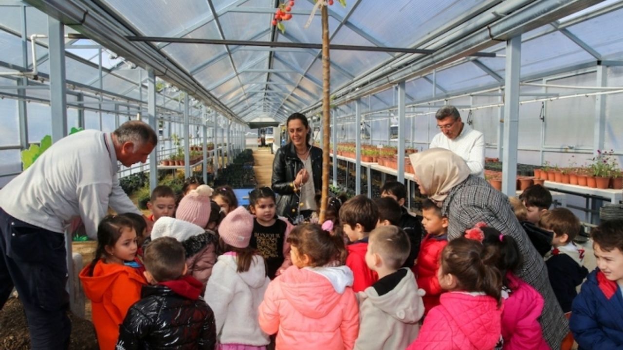 Bitkilerin büyüme evrelerini uygulamalı olarak gördüler