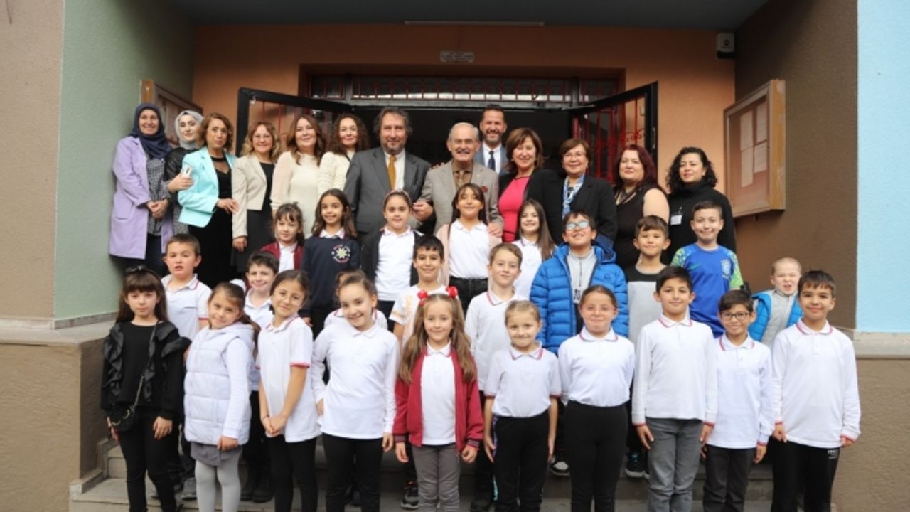 Büyükerşen mezun olduğu okuldan diploma aldı