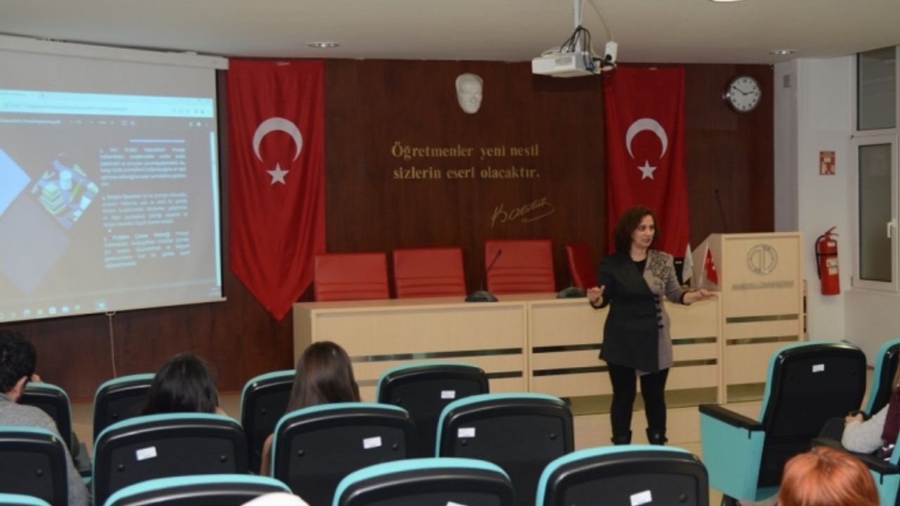 Eğitim Fakültesi'nde yapay zeka anlatıldı