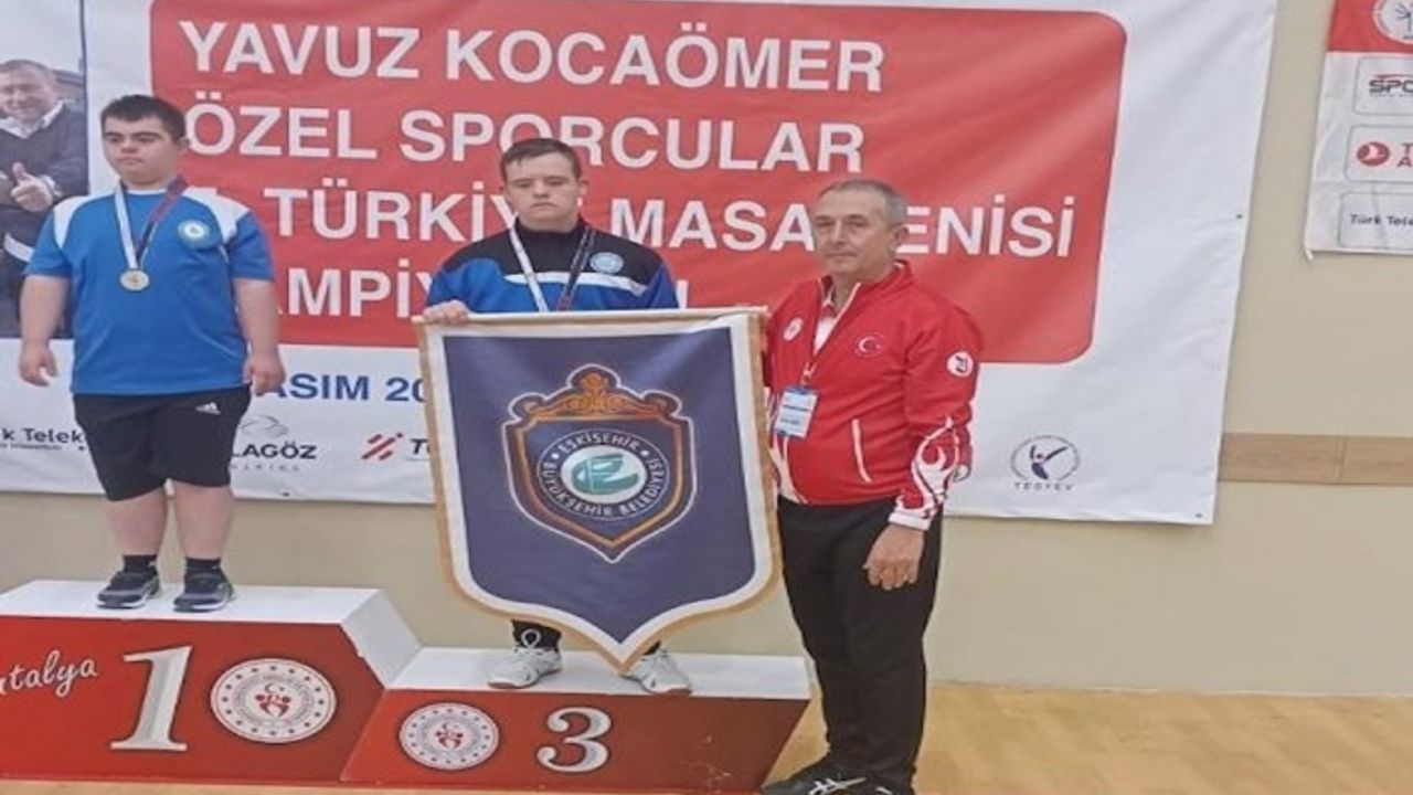 Hamza Dönmez'den masa tenisinde büyük başarı